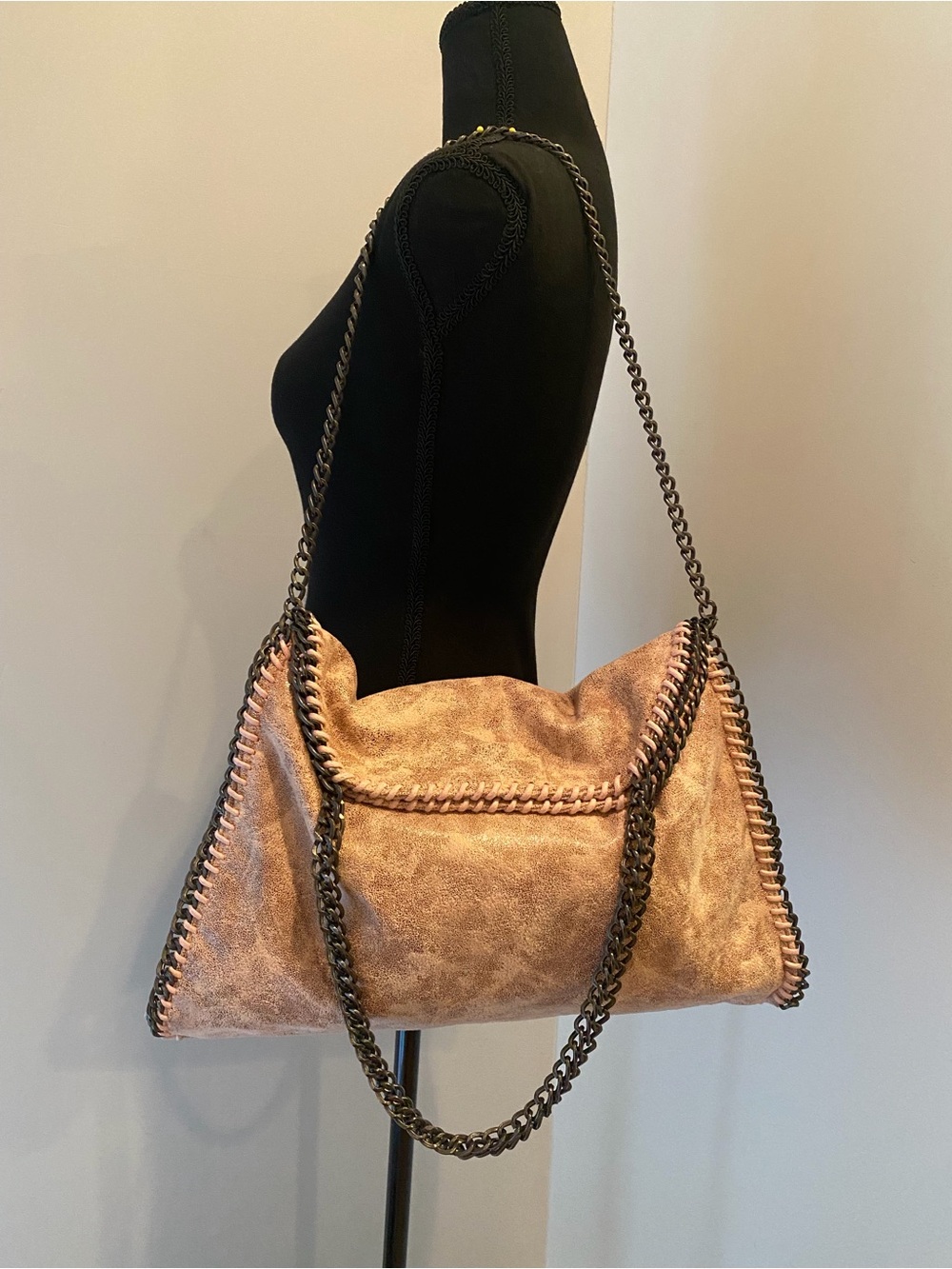 Pink Leather Shoulder/Clutch Bag w/Gunmetal Chain Strap details
